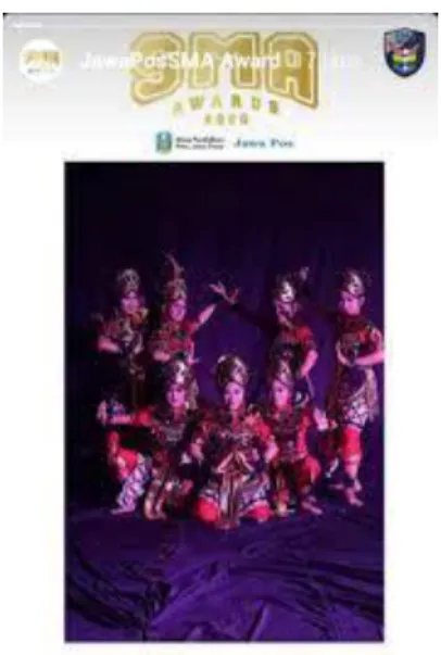 Gambar 1.2 Menyanyi solo 