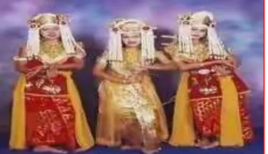 Gambar 13. Baju Adat di Daerah 