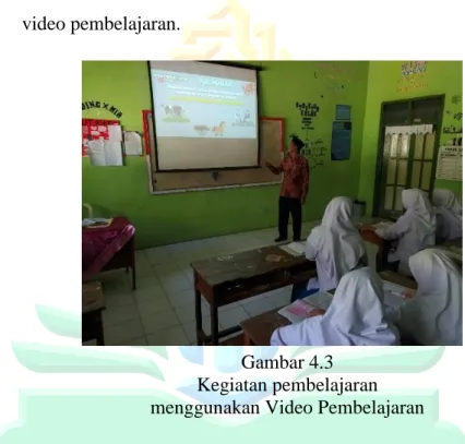 Gambar 4.3   Kegiatan pembelajaran  menggunakan Video Pembelajaran 