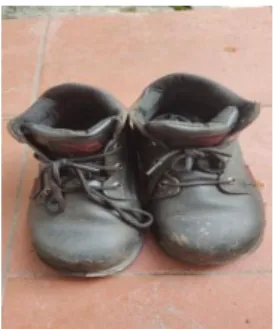 Gambar 3.2 Sepatu Pelindung (Safety Shoes) Sumber: Dokumentasi