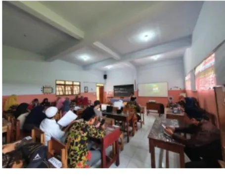 Gambar 4.3  Rapat seluruh guru 89