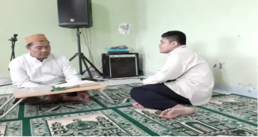 Foto santri yang sedang menyetorkan hafalan Al-Qur`an kepada Ustadz  Nasrul, pada tanggal 9 Juli 2019 