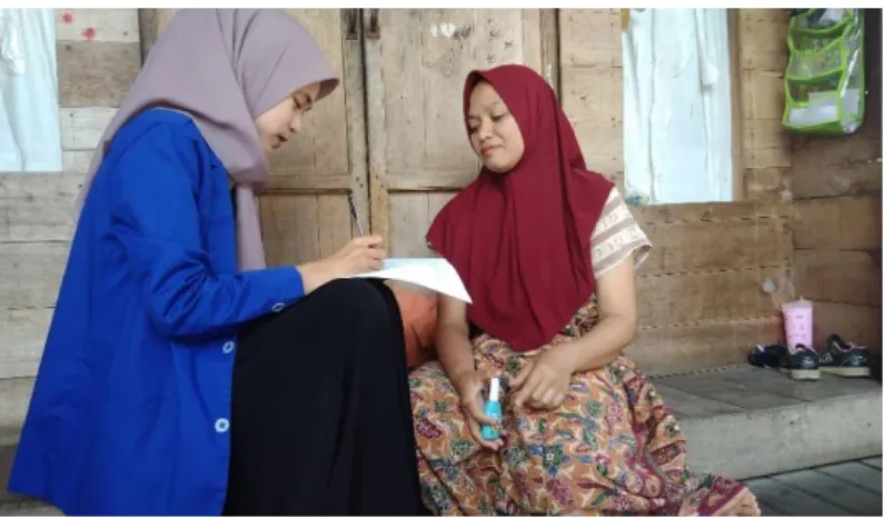Foto bersama dengan Ibu Janinah selaku masyarakat Desa Lok Gabang  Kecamatan Astambul Kabupaten Banjar 