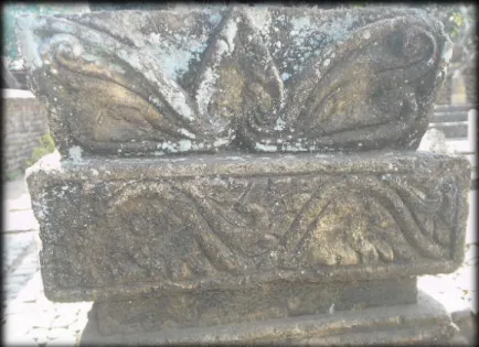 Gambar 5: Hiasan badan bagian bawah nisan makam no. 2 (samping utara).