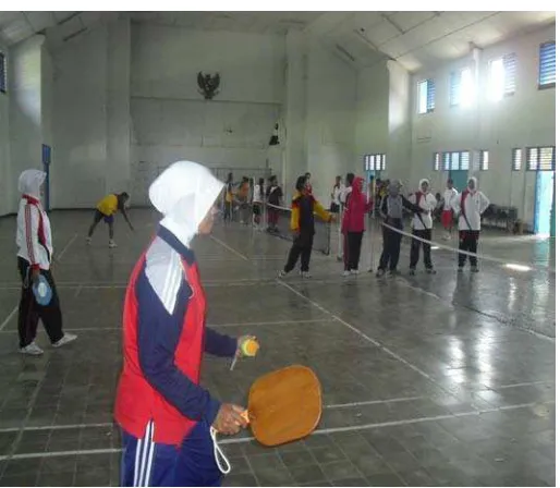Gambar 4.  Praktek Teknik Servis 