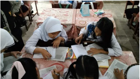 Gambar 4. Diskusi  Kelompok 