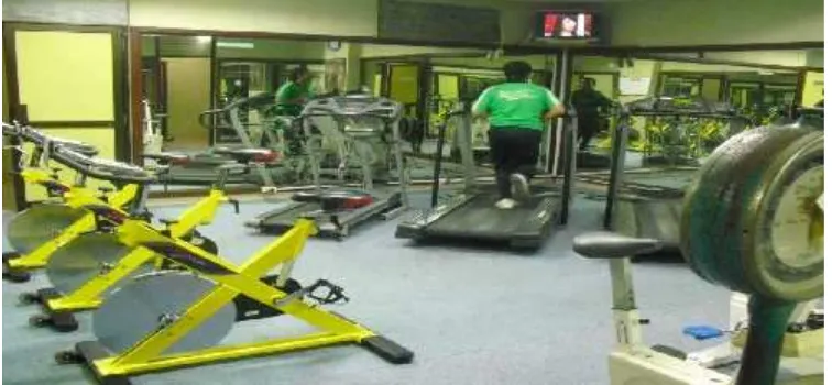 Gambar I. Latihan beban program cardio (treatmell dan sepeda stasioner).
