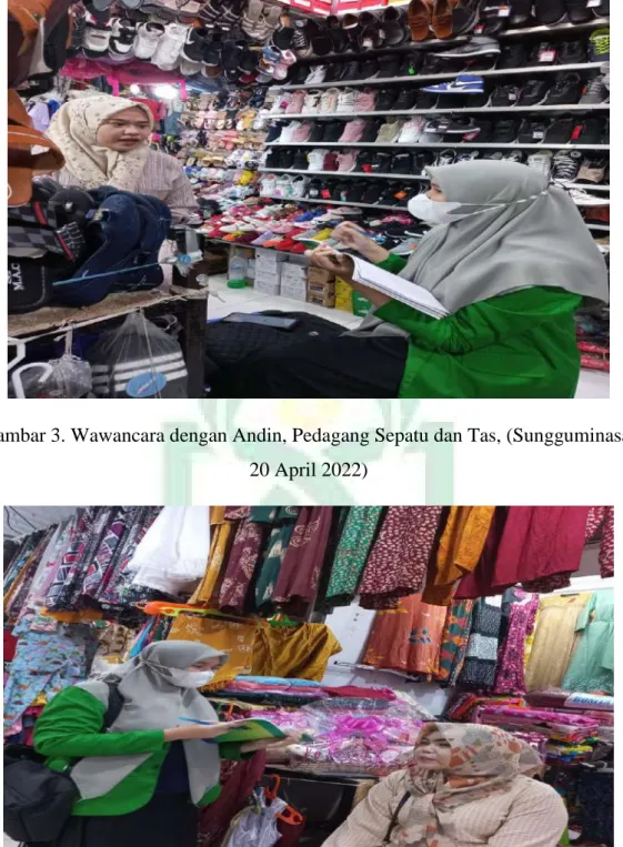 Gambar 4. Wawancara dengan Ibu Dewi, Pedagang Baju Wanita, (Sungguminasa,  20 April 2022) 