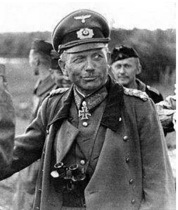 Gambar 10: Jendral Heinz Guderian, adalah penggagas taktik utama Perang kilat Jerman dengan divisi Tank panzer 