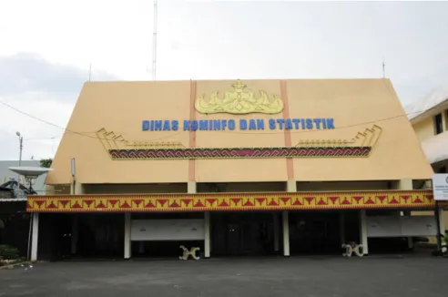 Gambar 1. Kantor Dinas Kominfo dan Statistik Provinsi Lampung  Sesuai  dengan  Undang-Undang  Nomor  32  Tahun  2004  tentang  Pemerintahan  Daerah,  ditegaskan  bahwa  salah  satu  prinsip  Otonomi  Daerah  adalah  diberikannya  kewenangan  Pemerintah  Da