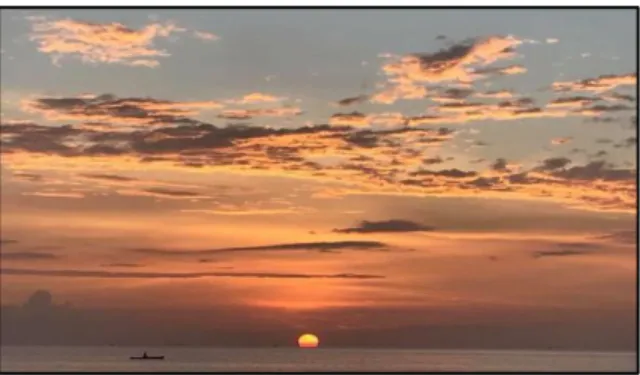 Gambar 5.8 Menyaksikan Keindahan Sunset  di Pantai Molotabu 
