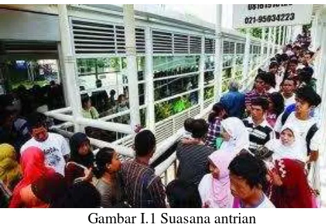 Gambar I.1 Suasana antrian 