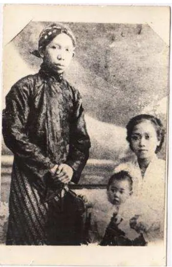 Gambar 5. Kunjungan Ir. Soekarno ke Taman Siswa  Ki Hadjar Dewantara adalah guru bagi presiden pertama 