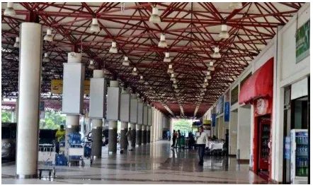 Gambar 20. Pusat informasi di area sentral lobi outdoor Terminal 1 Bandara Juanda 