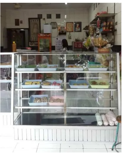 Gambar 3. Kemasan primer toko Kue Bikang Peneleh (2015)   