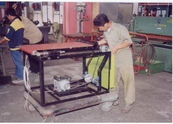 Gambar 2. Proses pengeringan cat  