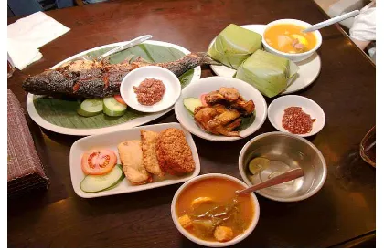 Gambar 1. Sajian Makanan Indonesia    