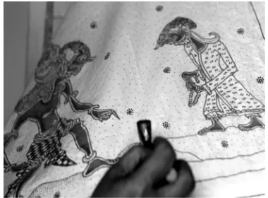 Gambar 1. Mola pada kain mori dengan menggunakan pensil (Sumber: Dokumen foto Sugeng Nugroho).
