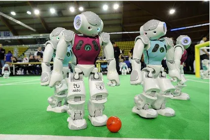 Gambar. RoboCup. Robot yang dapat bermain sepak bola 