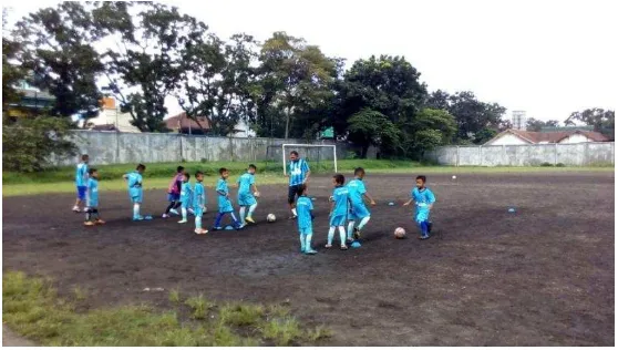 Gambar II.3. Suasana pemanasan sebelum melakukan latihan. 