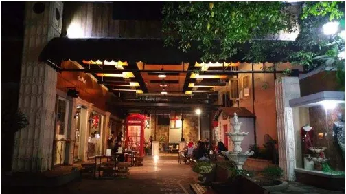 Gambar 16. Area Outdoor Café pada Malam Hari  