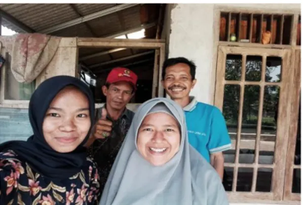 Gambar 1 Kunjungan ke rumah Ketua Posdaya Dusun I Desa Sukawening 