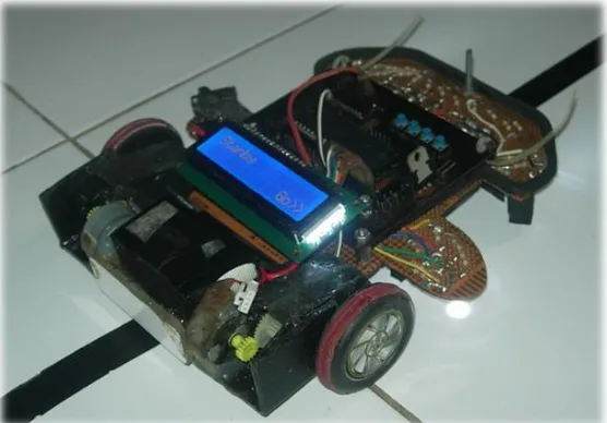 Gambar 2.1 Contoh Robot Line Follower Dengan Mikrokontroler 
