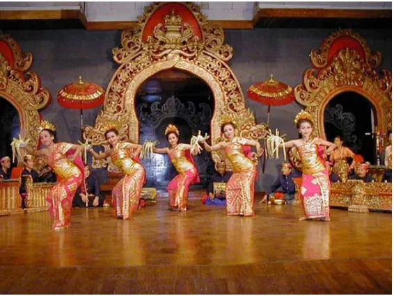 Figure 3 Pendet Dance. Web accessed 5 January 2012 (the-indonesian-cultures.blogspot.com/2010/09/tari-pendet-pendet-dance.html) 