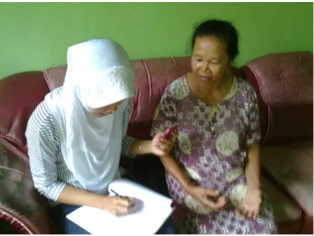 Gambar 1. Foto wawancara peneliti dengan Ibu Pai (46 tahun)