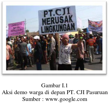 Gambar I.1 Aksi demo warga di depan PT. CJI Pasuruan 