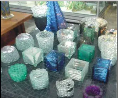Gambar 04. Bentuk souvenir kaca yang bisa dikembangkan oleh dari “Candi Art”   dari bahan limbah kaca lampu hias dan toko bangunan (dok