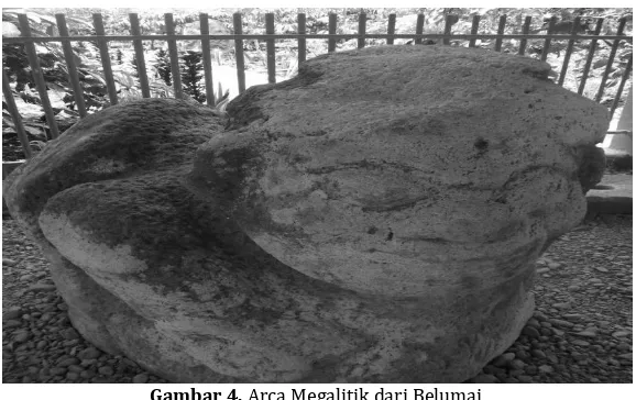 Gambar 4. Arca Megalitik dari BelumaiSumber: Dokumen Tim Peneliti, 2014 