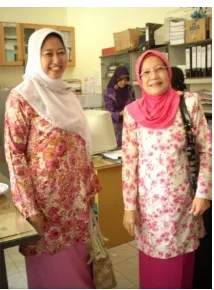 Busana adat Wanita Melayu yang digunakan PNS setiap hari JumatGambar 5(Sumber: Dok. Puslitbangbud)