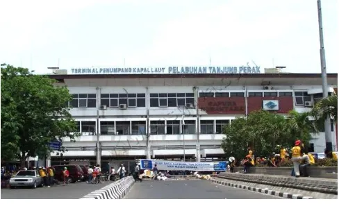 Gambar I.1: Terminal Gapura Nusantara Yang Dahulu (Atas), Terminal Gapura Nusantara Yang Sekarang (Bawah) Sumber: Dokumentasi Perusahaan 