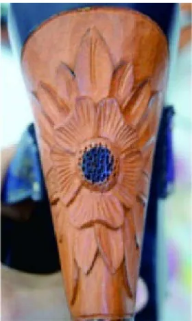 Gambar. III.35 motif bunga mawar pada badan kelom geulis Sheny Tasikmalaya (26) 