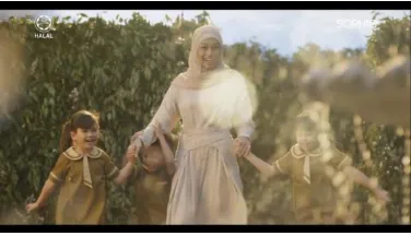 Gambar 1.1 Cuplikan Iklan Sophie Paris “Cantik dengan Muslimah”