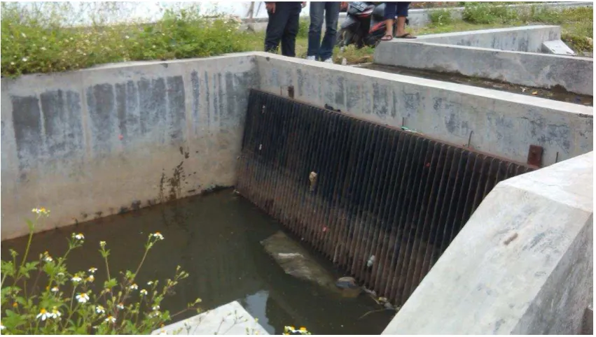 Gambar 28. Trash rake mekanik 