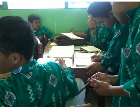 Gambar 4.3 kegiatan kerja kelompok siswa 