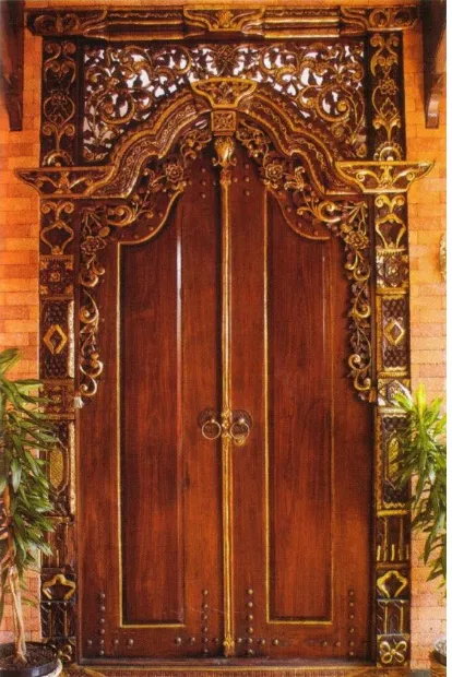 Gambar 41: Sebuah contoh pintu panil 