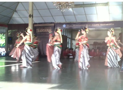 Gambar 5. Pola Lantai Melingkar 