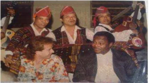 Gambar Tarombo VG Pada Saat Menghibur Nyonya  Hartini Istri Presiden RI Soekarno 