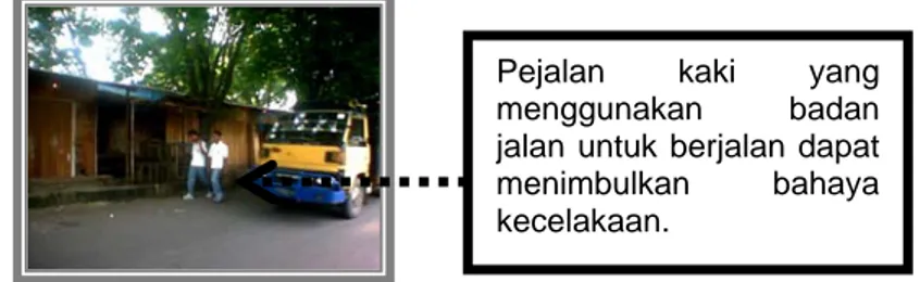Foto 14. salah satu permasalahan yg terjadi yaitu  ketika pengunjung memadati sebagian badan jalan  sehingga menimbulkan kemacetan 