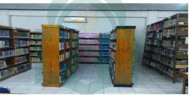 Gambar 1. Rak Perpustakaan Universitas Fajar Makassar