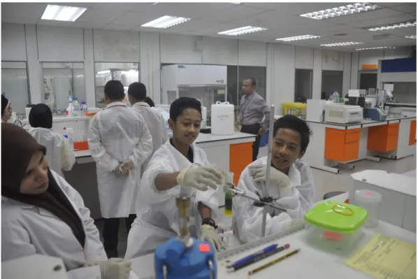 Gambar 2: Para perantis CSI sedang menjalankan siasatan. 