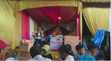 Gambar 1. Pertunjukan KIM Edi Cotok  di acara pesta pernikahan Padang, Sumatera barat 