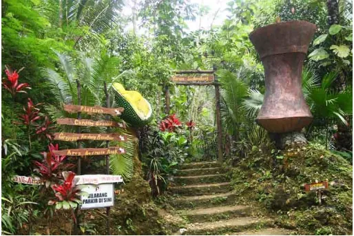 Gambar 2.12.Taman Batu Goa Sikantong (Sumber : Dinas Pariwisata dan Kebudayaan Purworejo) 