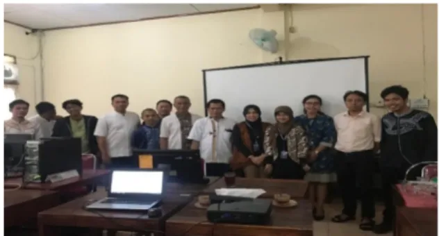 Gambar 9. Dokumentasi saat acara penutupan oleh tim pelaksana dan peserta PKM  Guru SMP PATTIMURA Jagakarsa, Jakarta Selatan