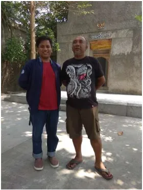Gambar 4. Wawancara dengan Putu Sutawijaya Dokumentasi Firman Azis, 2018 Sangkring Art Space, Nitiprayan, Yogyakarta, 19 Juli 2018 