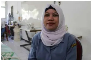 Gambar 3.11 Ibu Ismira, Pengajar Tekstil SMK Negeri 6 Surabaya  (Sumber: Sari, 2016) 