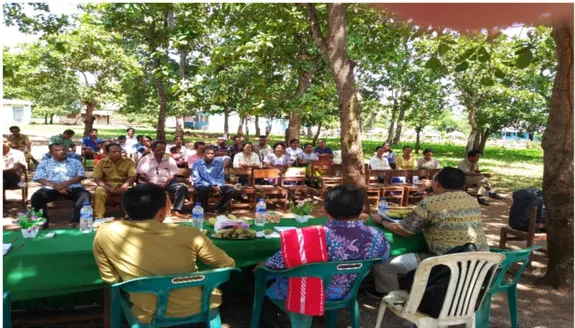 Gambar 6: Dialog antara Tim Joint monitoring dengan masyarakat dalam kunjungan ke Desa Literasi
